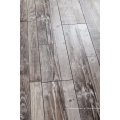 Madeira de teca 12.3mm E0 HDF AC4 Piso de madeira laminado V-Grooved Laminado de carvalho